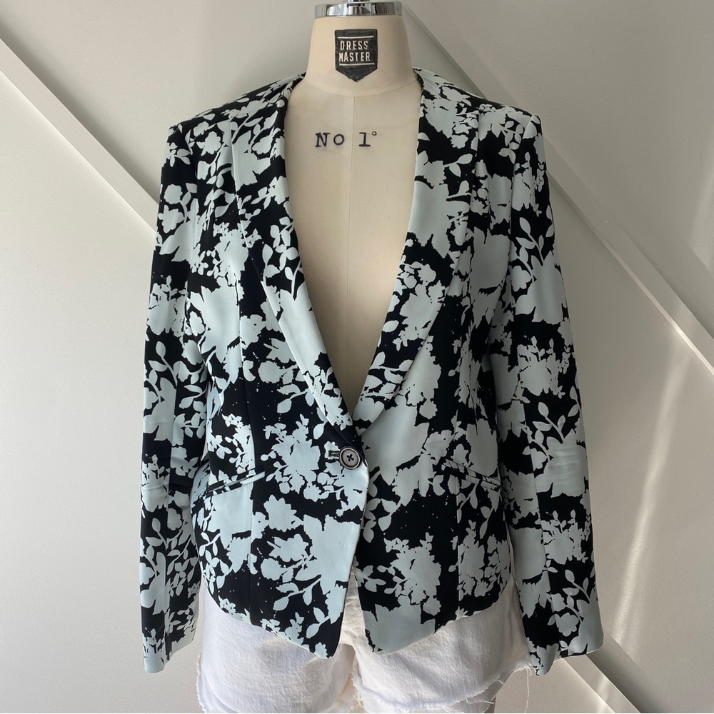 Jenni Kayne Silk Floral Print Blazer Small Black Ice Blue | California Luxury